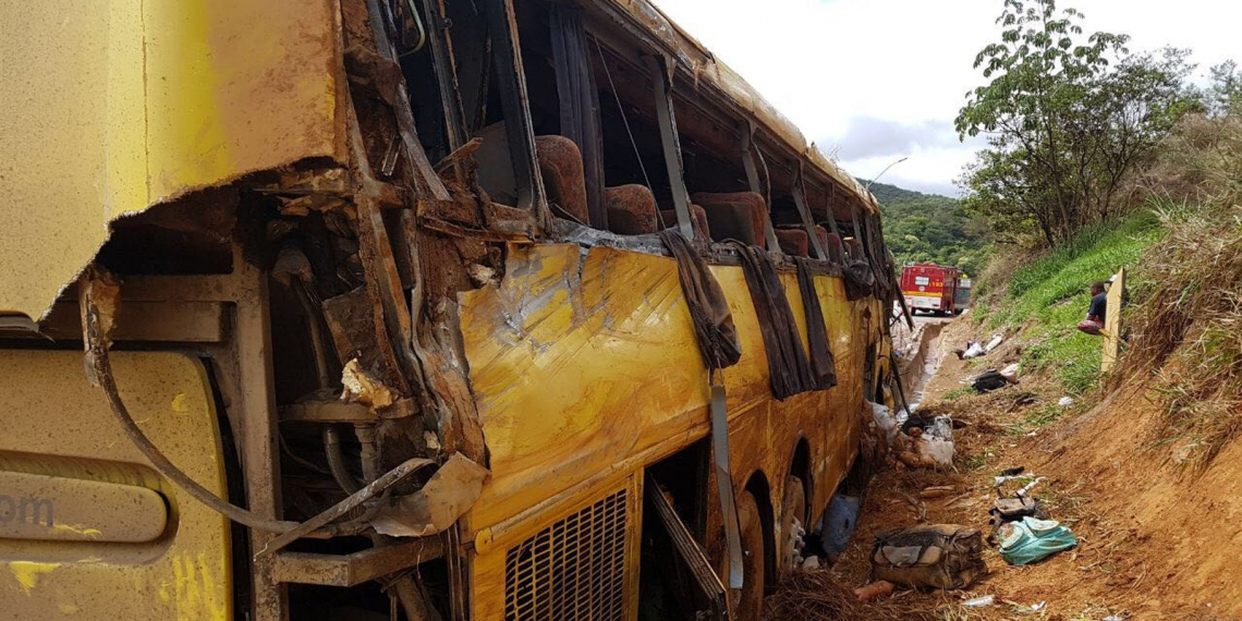Ônibus que saiu de Itabuna para São Paulo tomba em MG, deixa seis mortos e mais de dez de feridos