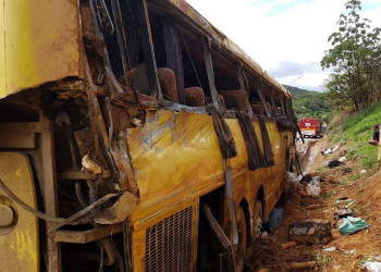 Ônibus que saiu de Itabuna para São Paulo tomba em MG, deixa seis mortos e mais de dez de feridos