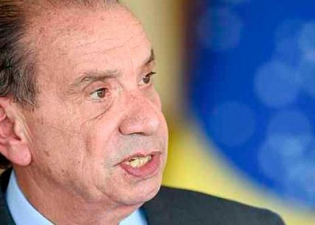 ‘Desse jeito, vamos dar a presidência ao Lula em 2018’, diz Aloysio Nunes