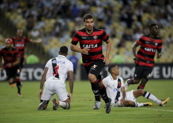 Com gol nos acréscimos Vitória comemora saída do Z4, mas nos vestiários recebe a ducha fria com empate do Sport