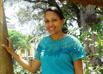 Mulher de 29 anos procura pai que nunca viu; ela mora em Retirolândia e ele é natural de Serrinha