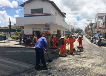 Centro de Santaluz começa a ser asfaltado e ganhará moderna sinalização