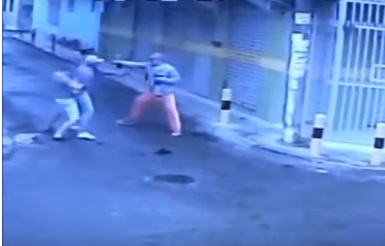 Dono de padaria é morto em assalto em Salvador; vídeo mostra luta