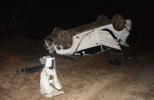 Funcionário do Banco do Brasil capota carro na BA 120 e sai ileso do acidente