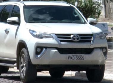 Riachão do Jacuípe – Oposição acusa prefeito de emplacar carro oficial com número do partido ao qual pertence