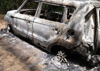 Familiares suspeitam que corpo carbonizado dentro de veiculo pode ser de um homem natural de Coité