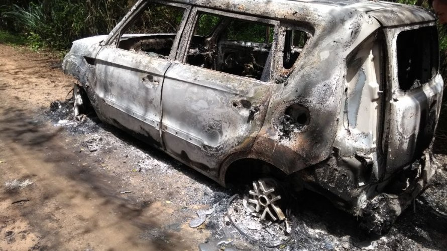 Familiares suspeitam que corpo carbonizado dentro de veiculo pode ser de um homem natural de Coité
