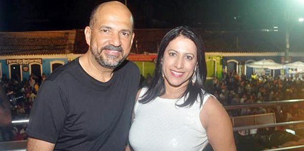 Casal de prefeitos suspeito de desvio de verbas no Sul da Bahia se apresenta à polícia