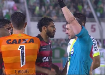 Vitória perde para Chape de virada e chega ao fim a invencibilidade de 120 dias jogando fora de casa