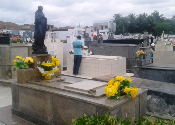 Coiteenses prestam homenagens aos entes queridos neste dia de finados ( atualizada às 17h04)