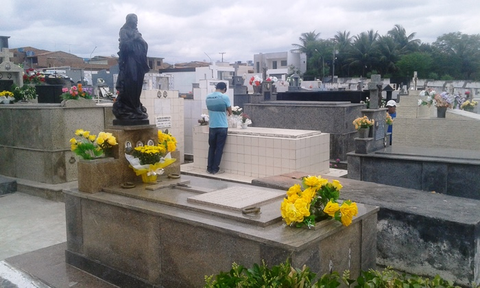 Coiteenses prestam homenagens aos entes queridos neste dia de finados ( atualizada às 17h04)