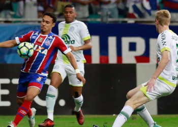 Torcida do Bahia lota Arena Fonte Nova mas vê time perder para Chapecoense
