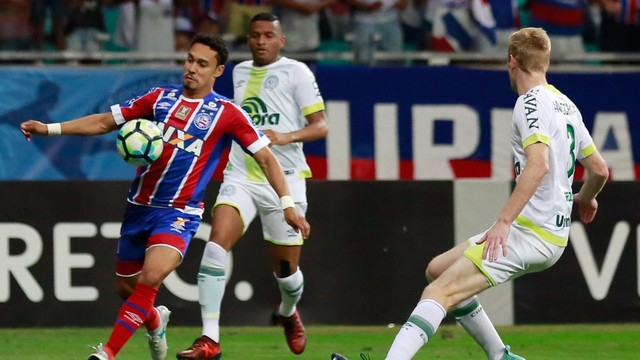 Torcida do Bahia lota Arena Fonte Nova mas vê time perder para Chapecoense