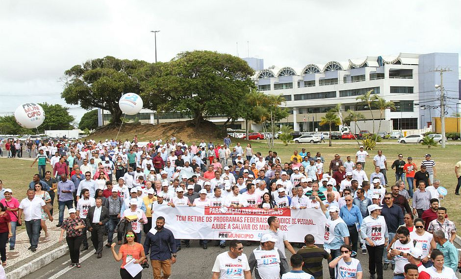 Cerca de 75% dos municípios baianos demitem para fechar contas