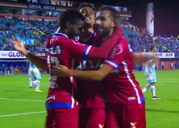 Bahia vence Avaí de virada fora de casa e praticamente se afasta do fantasma do rebaixamento