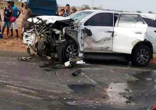 Estrada do Feijão – Colisão envolvendo dois carros mata quatro pessoas de uma mesma família