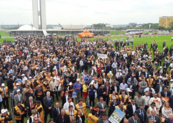 Mobilização dos prefeitos em Brasília teve êxito; Temer anuncia repasse de R$ 2 bi de AFM para os Municípios em dezembro
