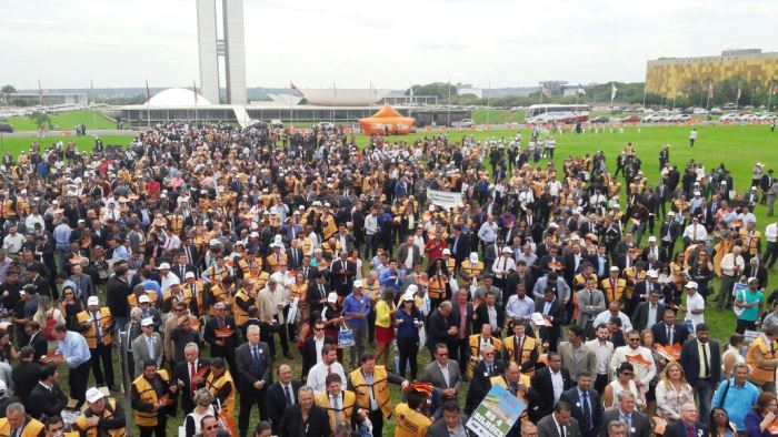 Mobilização dos prefeitos em Brasília teve êxito; Temer anuncia repasse de R$ 2 bi de AFM para os Municípios em dezembro