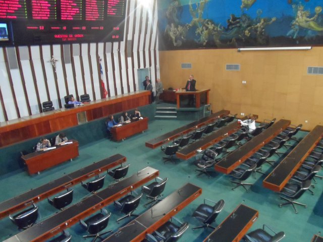 Sem ponto biométrico, cresce número de faltas dos deputados estaduais