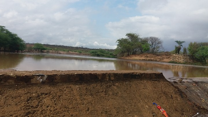 Chuva faz rio Jacuípe transbordar em Mairi