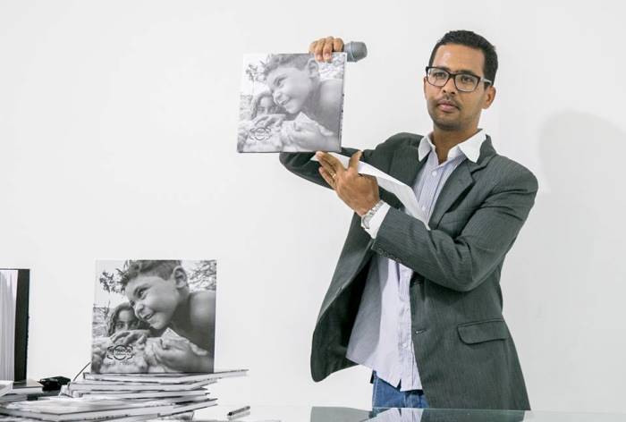 Fotógrafo lança livro Retratos de Esperança para ajudar a construir casa para catadores de lixo