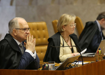 Maioria do STF vota por reduzir foro privilegiado de políticos