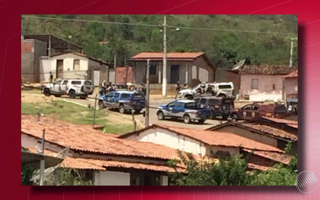 Bandidos encapuzados assaltam agência dos Correios e deixam dinheiro para trás durante fuga na Bahia