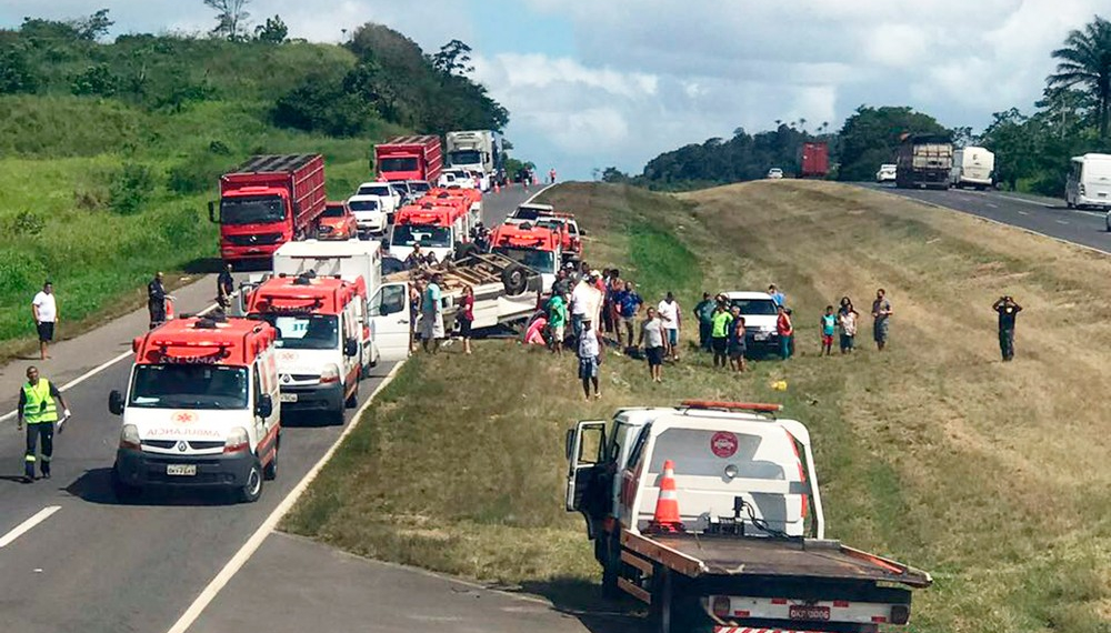 Servidora do IFBA morre em capotamento de van na BR-324; outras seis pessoas ficaram feridas (matéria atualizada)