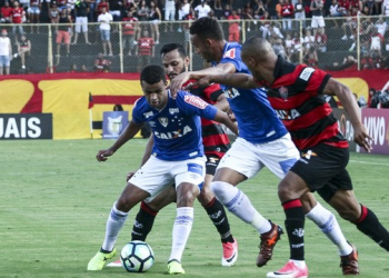 Jogando contra o Cruzeiro, Vitória sai na frente, cede o empate e pode voltar ao Z4