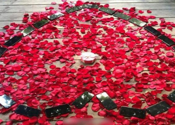 Chinês usa 25 iPhones para pedir namorada em casamento