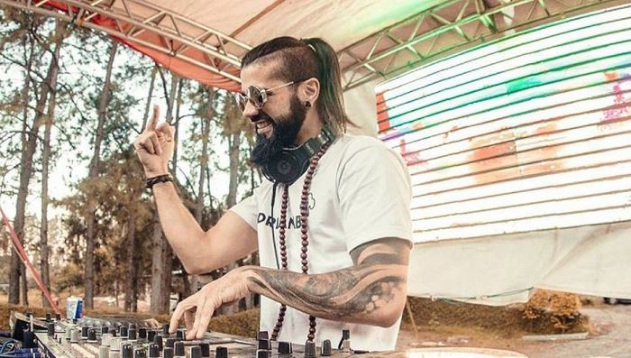 RS – Palco desaba durante festa eletrônica, mata DJ e deixa três feridos