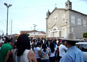 Santaluz I – Paróquia de Santa Luzia inicia a caminhada para comemorar os 70 anos da igreja de pedra