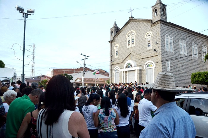 Santaluz I – Paróquia de Santa Luzia inicia a caminhada para comemorar os 70 anos da igreja de pedra