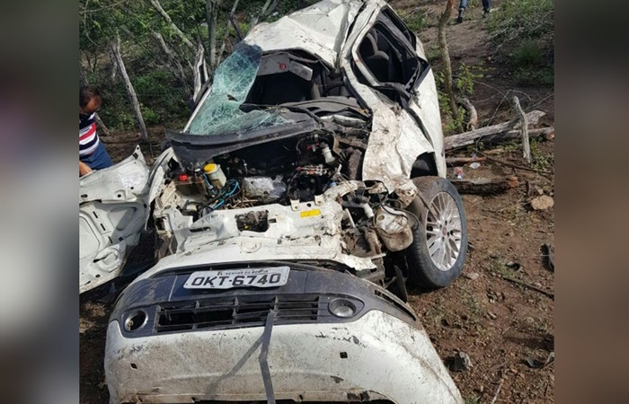 Recepcionista de hospital de Riachão do Jacuípe morre em capotamento na BR 324