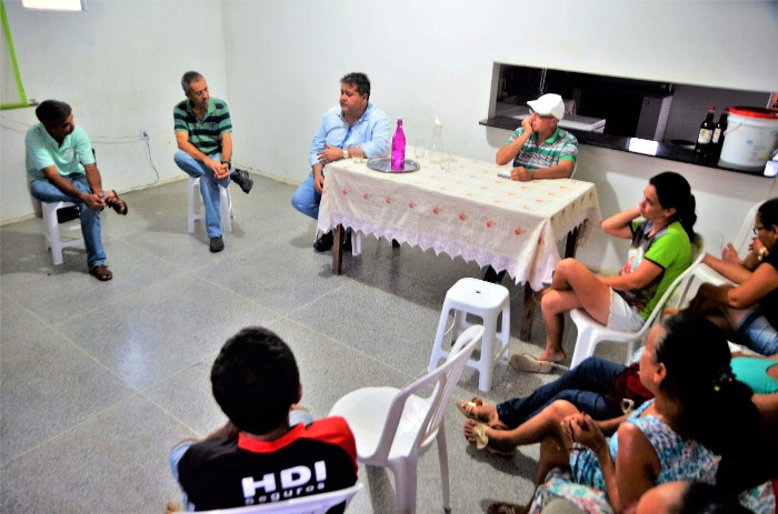 Mesmo no recesso, Alex da Piatã visita agricultores familiares de cinco municípios