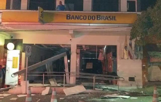 Em pouco mais de 1h, bandidos explodem quatro agências bancárias em Jaguarari e Araci