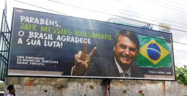 Assim como em Coité, Justiça Eleitoral manda retirar outdoor de Bolsonaro em Feira de Santana