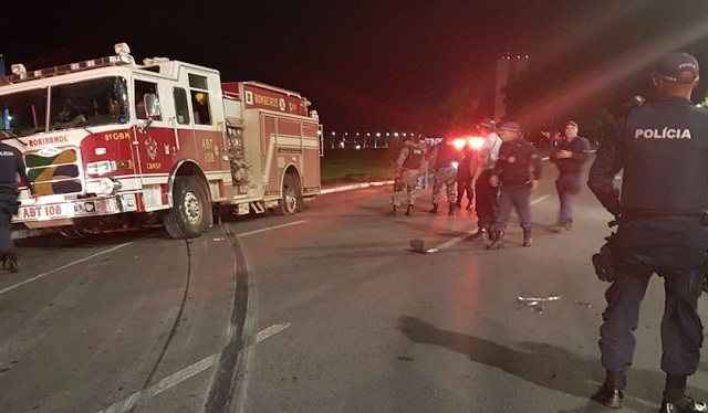 DF – PM intercepta a tiros caminhão do Corpo dos Bombeiros que iria colidir contra o Congresso Nacional