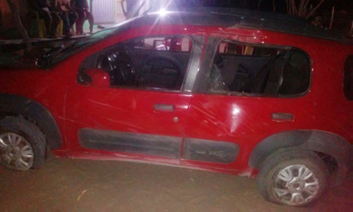 Carro que levava padre Elias para celebrar missa se envolve em acidente em Santaluz