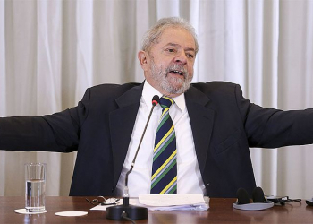 Quero ser inocentado para disputar, diz Lula