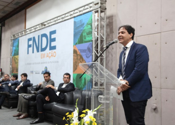Em evento do FNDE, Eures Ribeiro cobra recursos do Programa Brasil Carinhoso