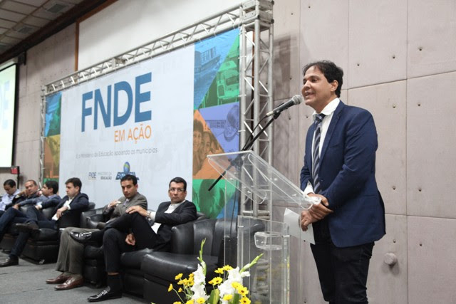 Em evento do FNDE, Eures Ribeiro cobra recursos do Programa Brasil Carinhoso