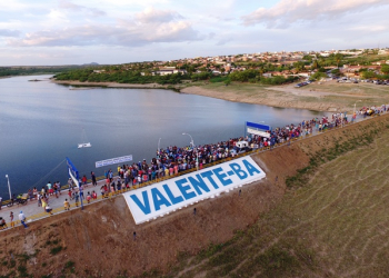 Valente – José Ronaldo admite que poderá ser candidato ao Senado e Tom Araújo recebe titulo de cidadão durante inauguração de obra
