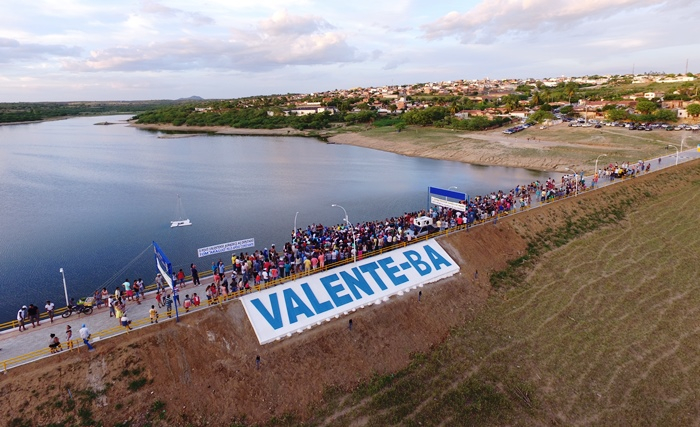 Valente – José Ronaldo admite que poderá ser candidato ao Senado e Tom Araújo recebe titulo de cidadão durante inauguração de obra