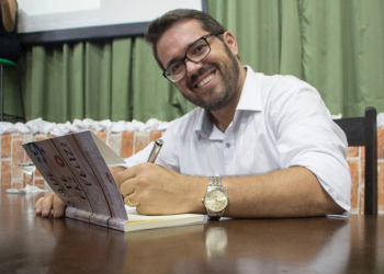 Livro “O que te faz feliz?” Entusiasma, envolve e emociona leitores