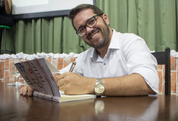 Livro “O que te faz feliz?” Entusiasma, envolve e emociona leitores