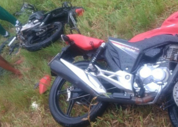 Acidente envolvendo carro e duas motos deixa três mortos e três feridos na BA-001