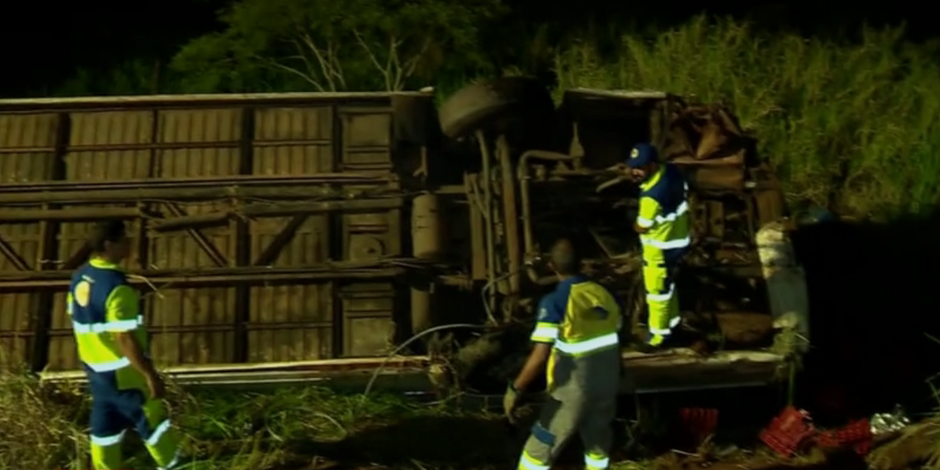 Acidente entre ônibus e caminhão deixa 5 mortos e 23 feridos em SP