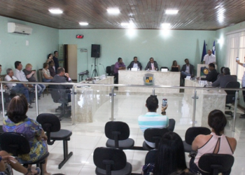 São Domingos – Câmara Municipal  entrega titulo de cidadão são-dominguense a padre Aroldo Carneiro