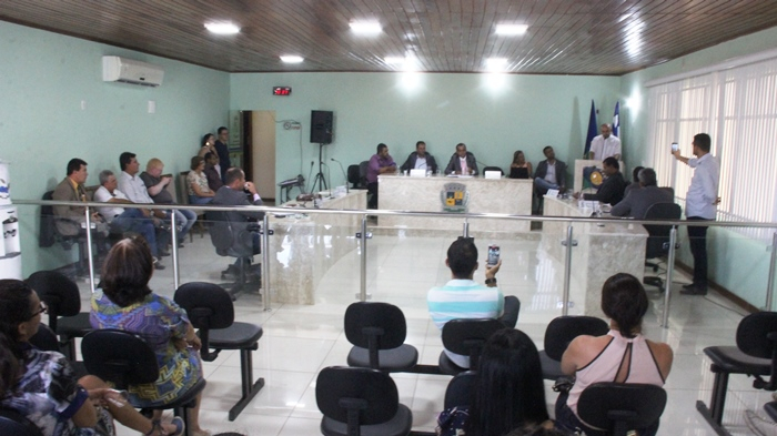 São Domingos – Câmara Municipal  entrega titulo de cidadão são-dominguense a padre Aroldo Carneiro